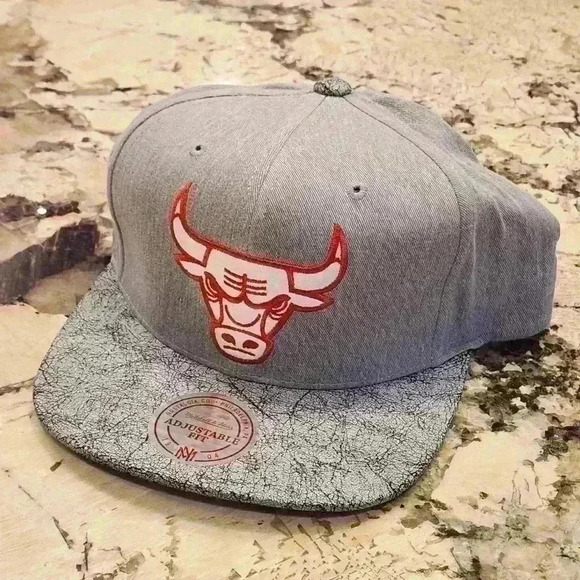 Mitchell & Ness Chicago Bulls Grey Adjustable One-Size Snap-Back NBA Cap Hat - Picture 2 of 10